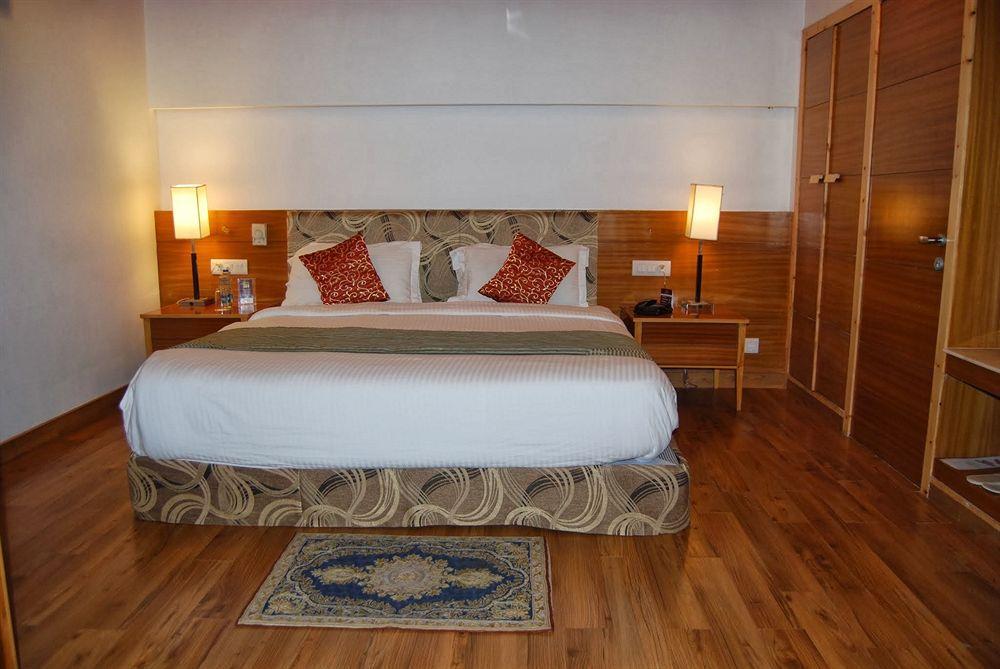 Hotel Heevan Resort ศรีนาการ์ ภายนอก รูปภาพ