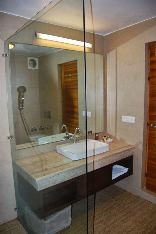Hotel Heevan Resort ศรีนาการ์ ภายนอก รูปภาพ