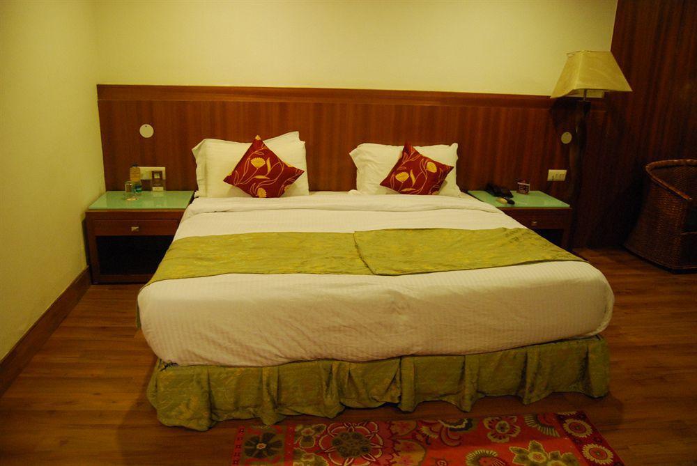 Hotel Heevan Resort ศรีนาการ์ ภายนอก รูปภาพ